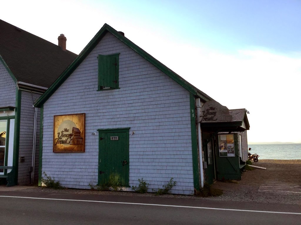 Au Vieux Treuil | 971 Rte 199, Havre-Aubert, QC G4T 9C8, Canada | Phone: (418) 937-5138