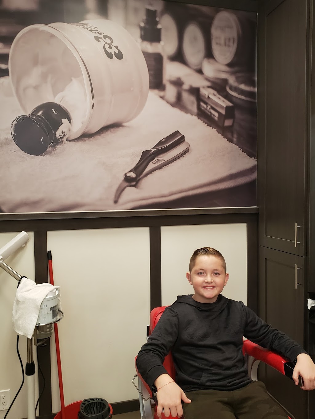 Maverick Barber Studio - Georgian Mall | 509 Bayfield St, Barrie, ON L4M 4Z8, Canada | Phone: (705) 721-9100