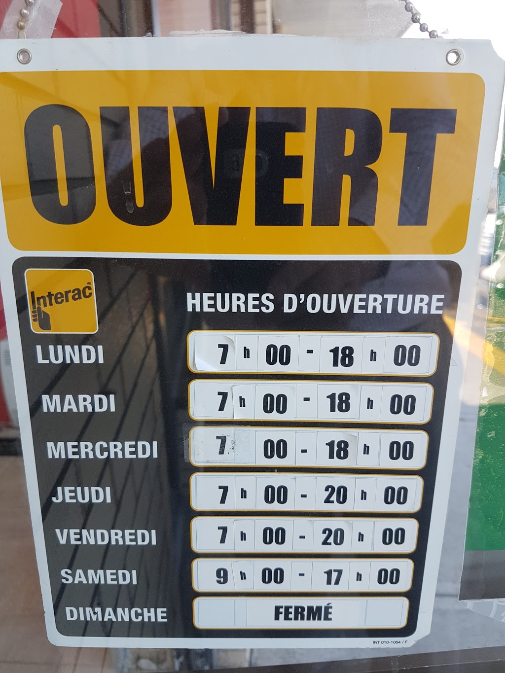 chatel votre nettoyeur | 5645 Grande Allée local 150, Brossard, QC J4Z 3G3, Canada | Phone: (450) 656-4082