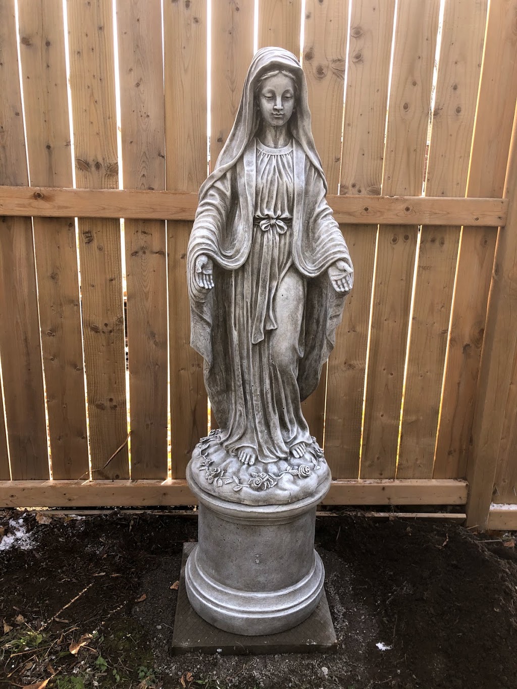 Statue Canada | 90 Jackson Ln, Arnprior, ON K7S 3G8, Canada | Phone: (613) 623-2661