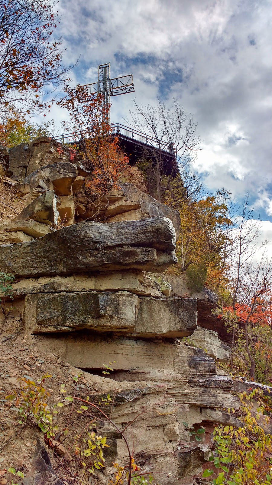 Devils Punchbowl Parking Lot | 204 Ridge Rd, Stoney Creek, ON L8J 2W1, Canada