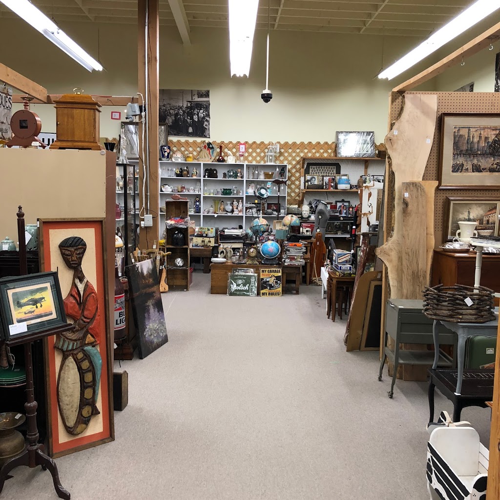 St Jacobs Antiques Market | 805 King St N, Waterloo, ON N2J 4G8, Canada | Phone: (519) 880-1944