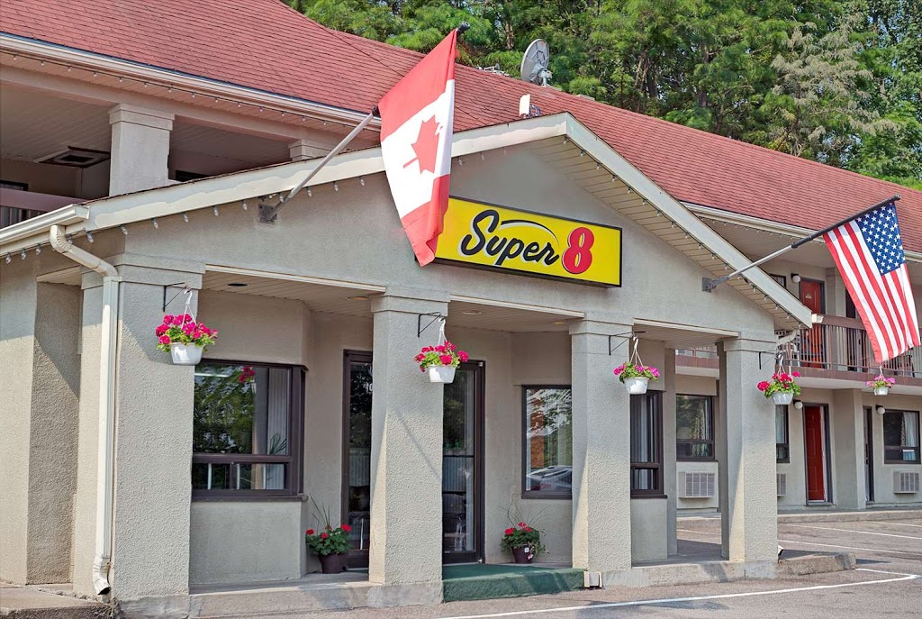 Super 8 by Wyndham Niagara Falls North | 4009 River Rd, Niagara Falls, ON L2E 3E4, Canada | Phone: (905) 356-0131