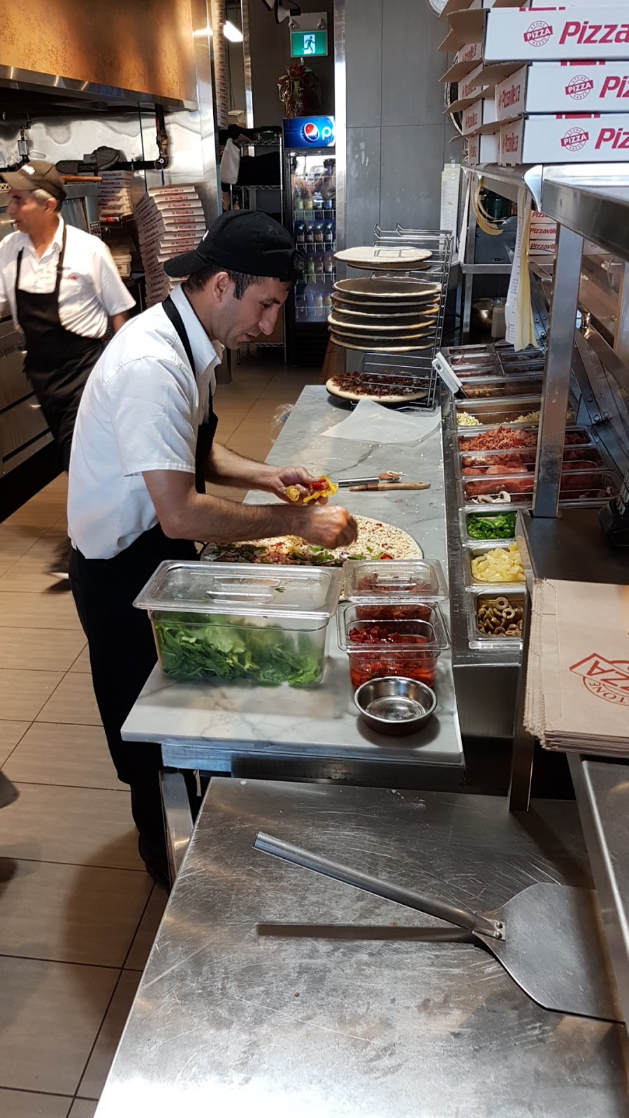 Pizzaville | 1476 Dundas St E, Mississauga, ON L4X 1L4, Canada | Phone: (416) 736-3636