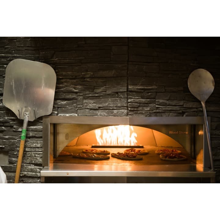 Industria Pizzeria + Bar | 582 Chemin de Touraine, Boucherville, QC J4B 5E4, Canada | Phone: (450) 641-7167