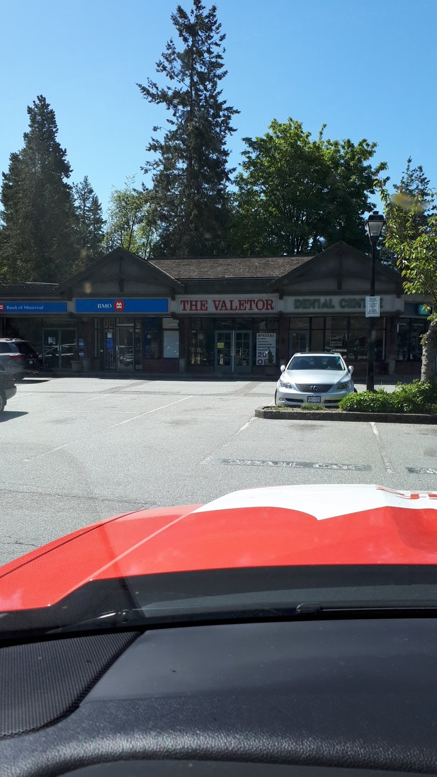 Caulfeild Village Shopping Centre | 5375 Headland Dr West, West Vancouver, BC V7W 3H2, Canada | Phone: (604) 926-2550