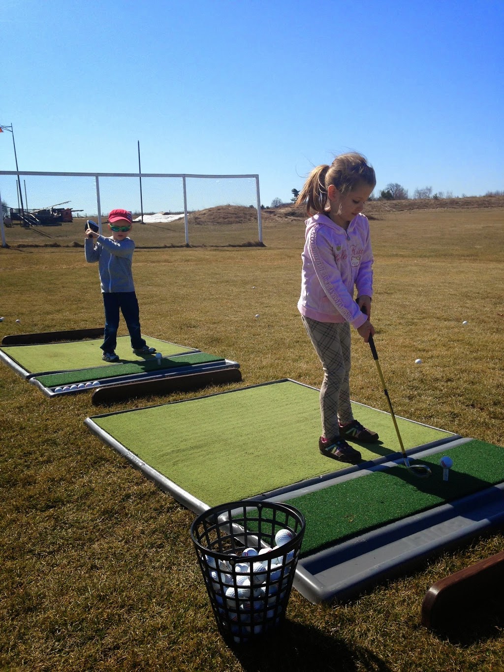 Fox Dens Driving Range | 560 Anne St N, Barrie, ON L4M 4S4, Canada | Phone: (705) 481-1229