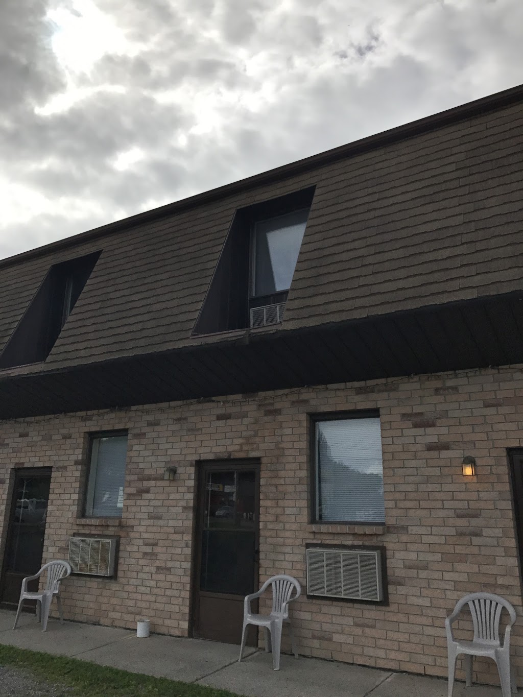 Bayview Inn Motel & Restaurant | 146 Dundas St, Deseronto, ON K0K 1X0, Canada | Phone: (613) 396-3390
