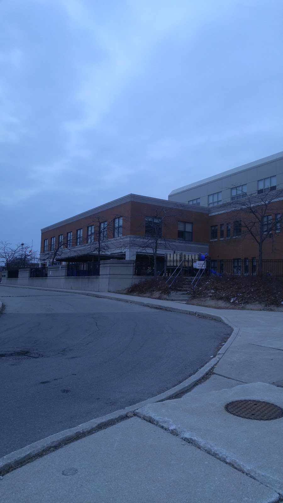 Iroquois Ridge High School | 1123 Glenashton Dr, Oakville, ON L6H 5M1, Canada | Phone: (905) 845-0012
