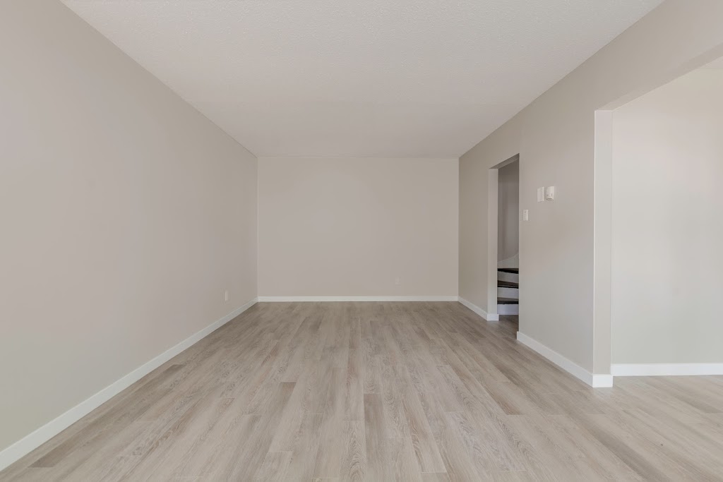 Manor Village | 5 Majestic Dr, Nepean, ON K2G 1C5, Canada | Phone: (613) 276-8592