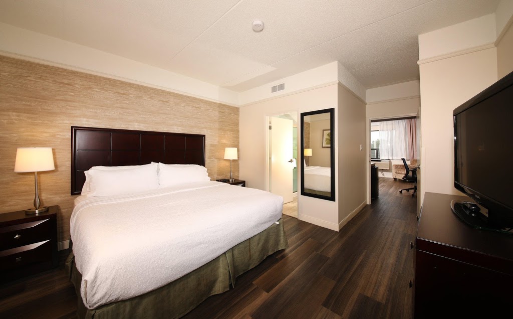 Holiday Inn & Suites Windsor (Ambassador Bridge) | 1855 Huron Church Rd, Windsor, ON N9C 2L6, Canada | Phone: (519) 966-1200
