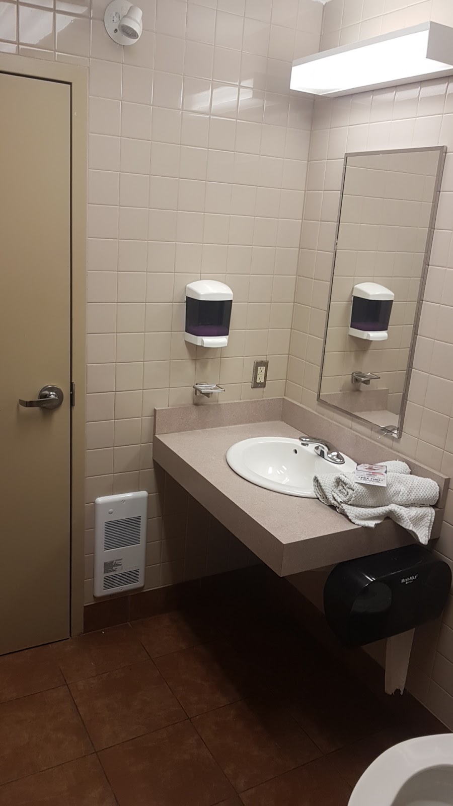 St.Catharines Husky Travel Centre | 615 York Rd, Niagara-on-the-Lake, ON L0S 1J0, Canada | Phone: (905) 684-1128