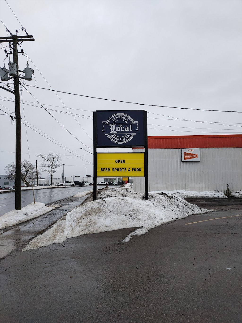 The Local Sportspub and Taproom | 1715 Main St, Moncton, NB E1E 1H1, Canada | Phone: (506) 384-2337