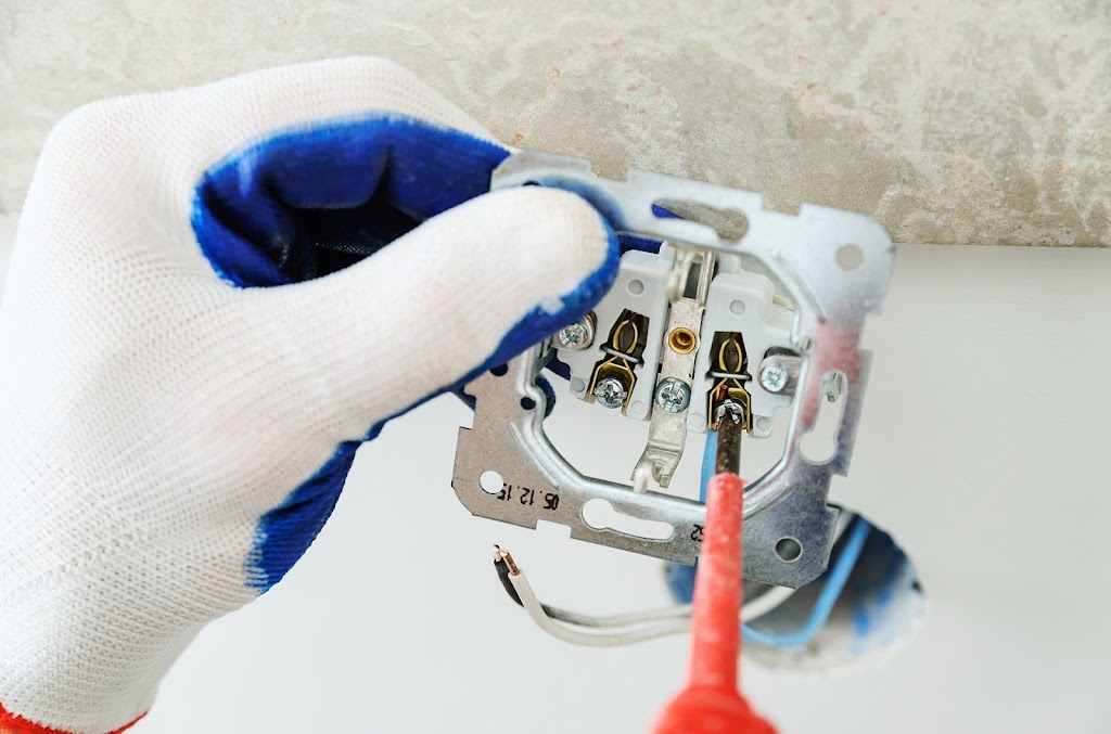 Express Electrician Red Deer | 52 Oak Dr D, Red Deer, AB T4P 0B8, Canada | Phone: (587) 417-6693