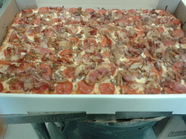 Albany Pizza | 222 Lansdowne Ave, Toronto, ON M6K 3C6, Canada | Phone: (416) 533-7300