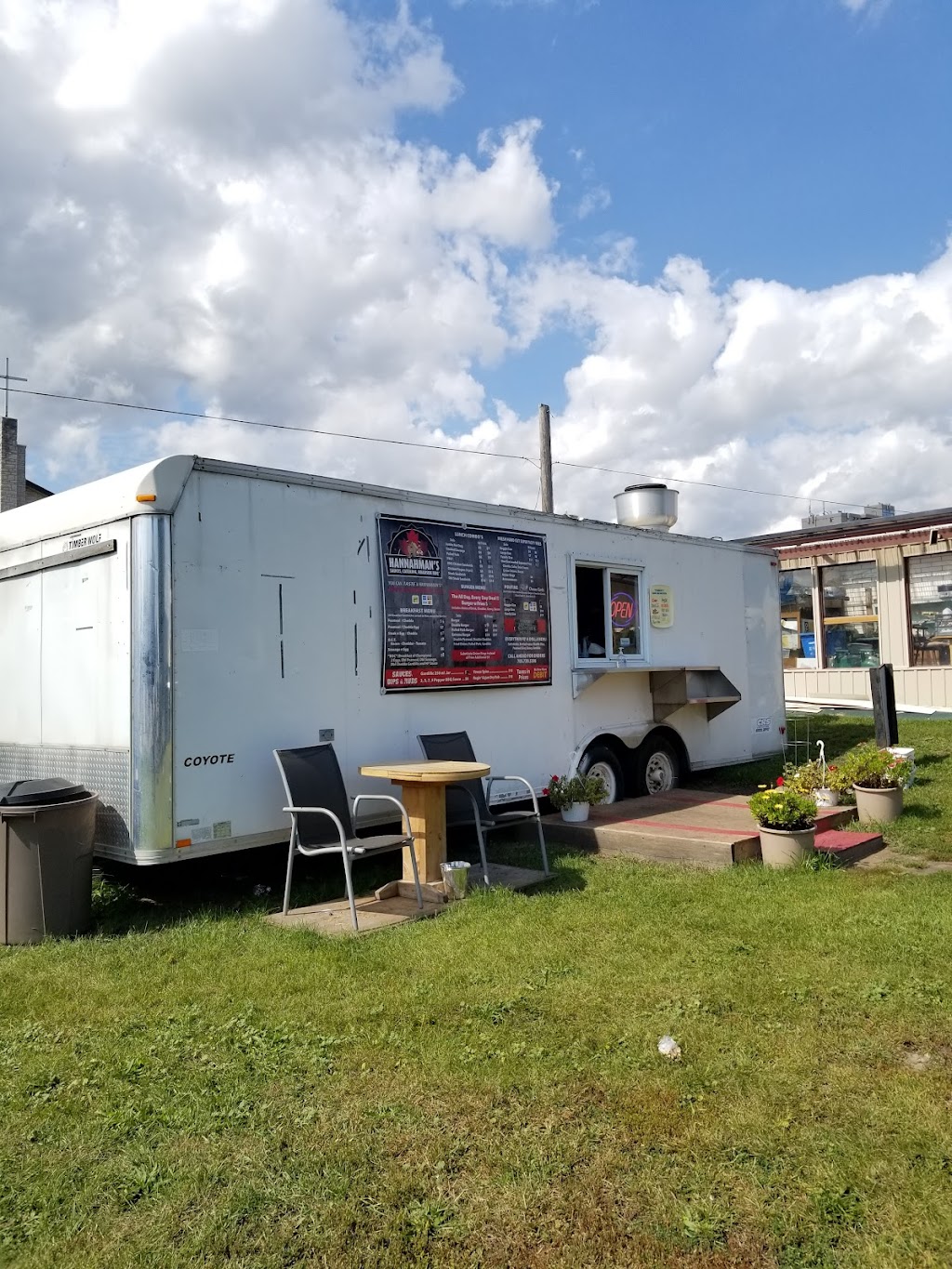 Hannahmans Roadside BBQ | 120 Donald St, Barrie, ON L4N 5G7, Canada | Phone: (705) 739-5396
