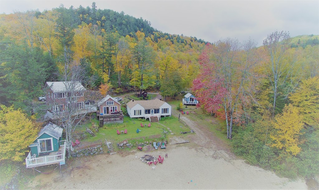 Chalet Colibri no. 5 | 4050 Chemin du Lac Gagnon O, Duhamel, QC J1V 1G0, Canada | Phone: (613) 799-4321