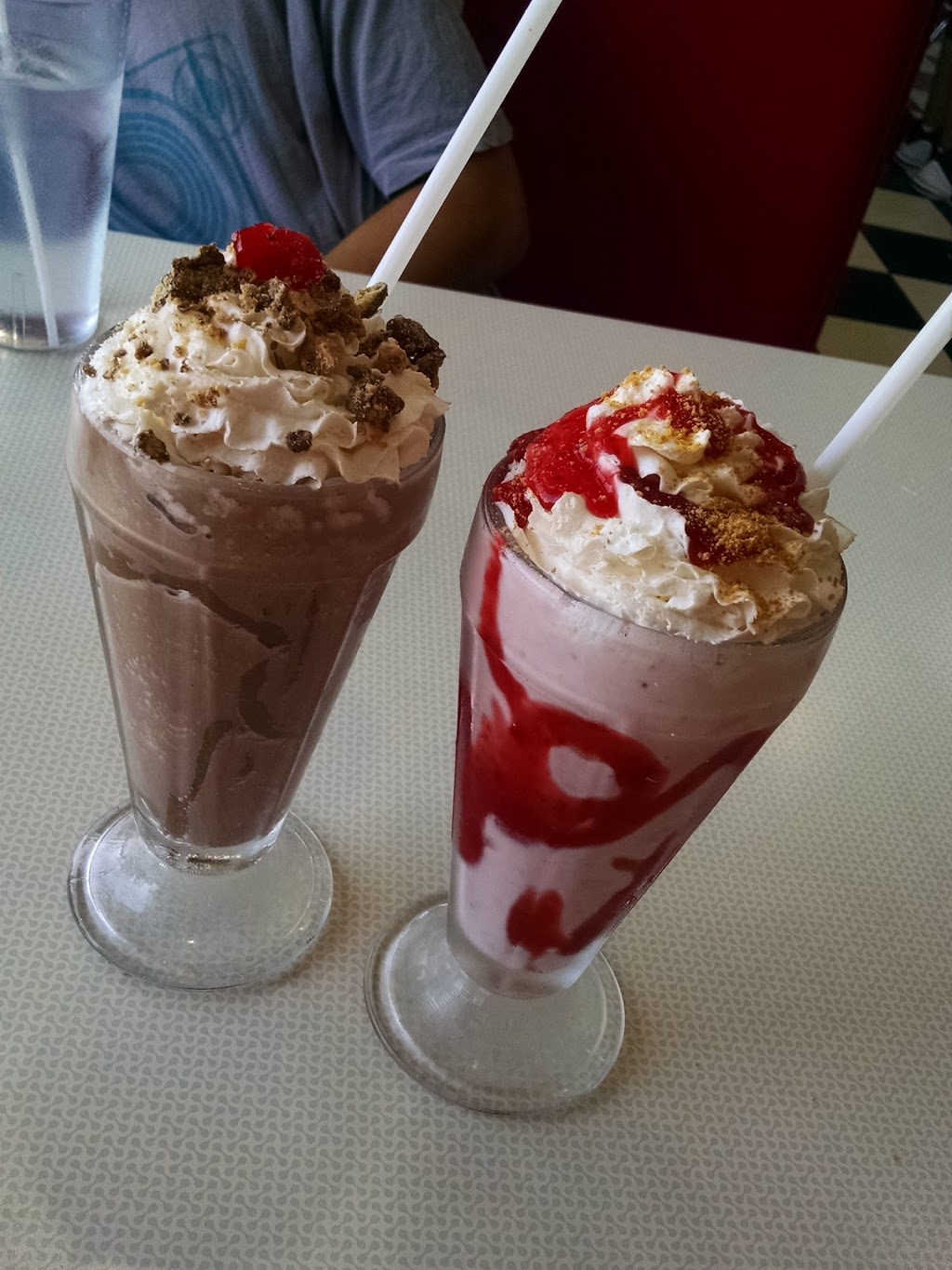 Route 42 Diner and Dairy Bar | 2825 County Rd 42, Windsor, ON N0R 1L0, Canada | Phone: (519) 966-5992