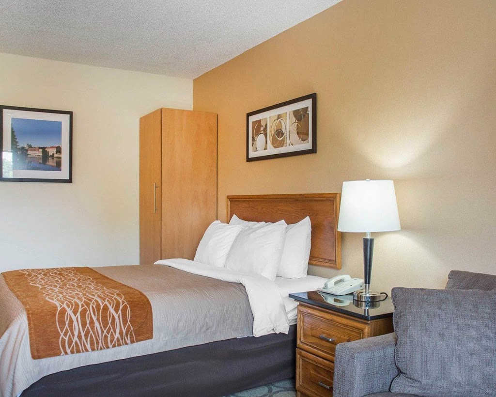 Comfort Inn | 220 Holiday Inn Dr, Cambridge, ON N3C 1Z4, Canada | Phone: (519) 658-1100