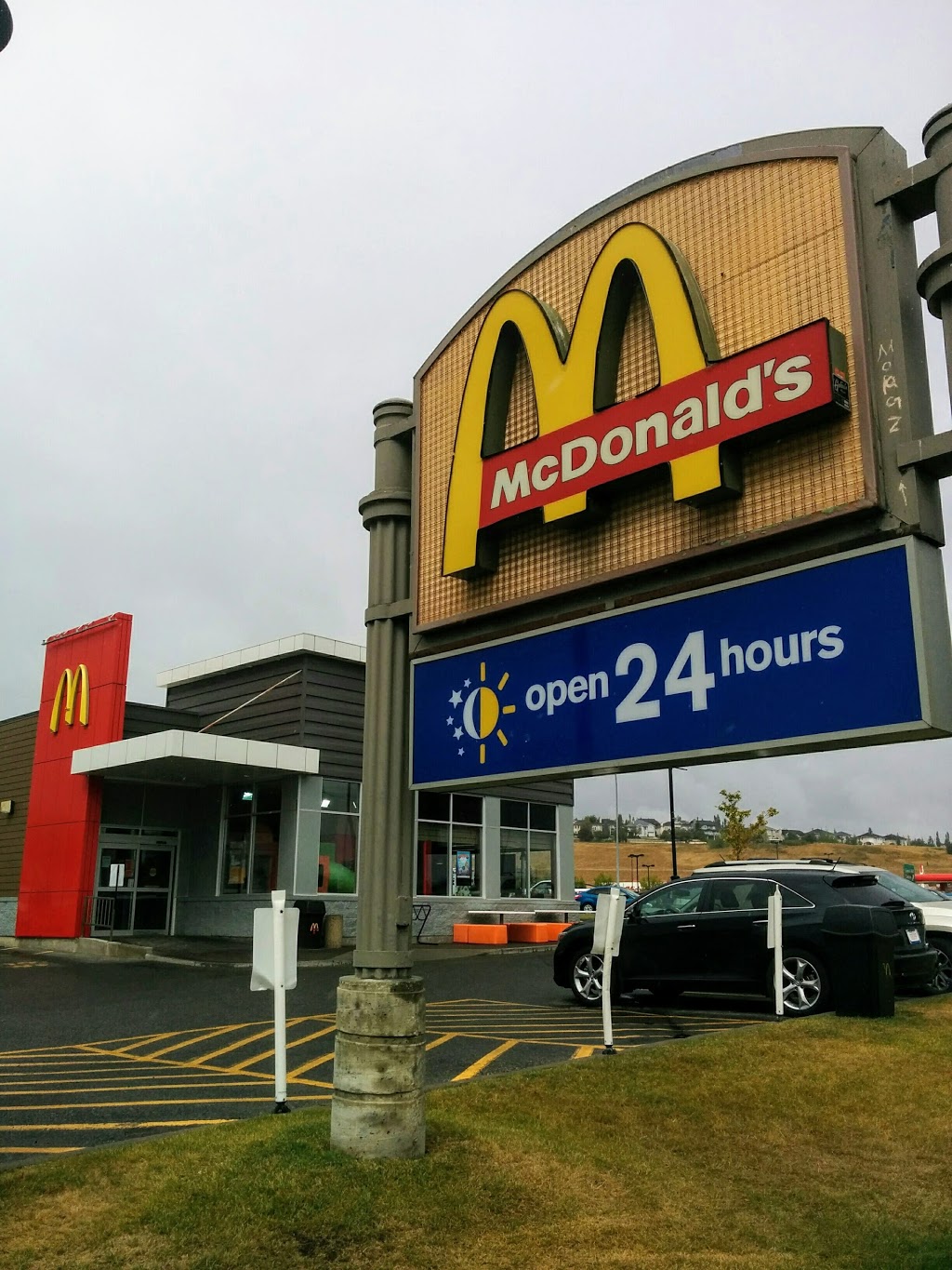 McDonalds | 100 Stewart Green SW, Calgary, AB T3H 3C8, Canada | Phone: (403) 246-1577