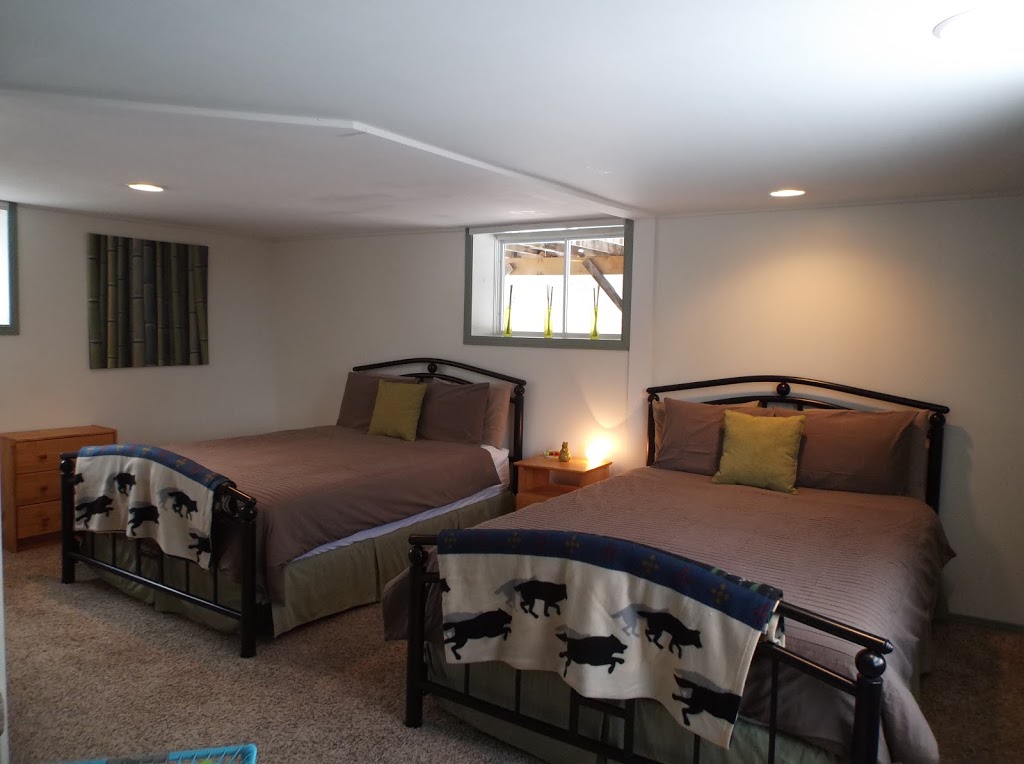 Bed and Breakfast Comfy & Cozy | 2351 Brunel Rd, Huntsville, ON P1H 2J3, Canada | Phone: (705) 380-0951