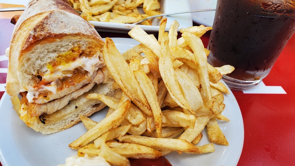 Caloura Bar & Grill | 468 Rogers Rd, York, ON M6M 1B1, Canada | Phone: (647) 748-3044