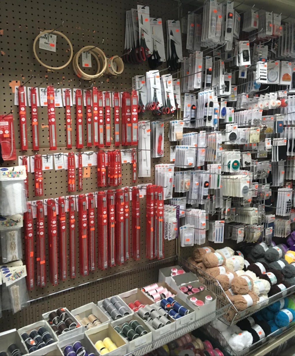 Cosmo Dollar | 1483 Rue du Pont, Marieville, QC J3M 1G2, Canada | Phone: (450) 460-1170