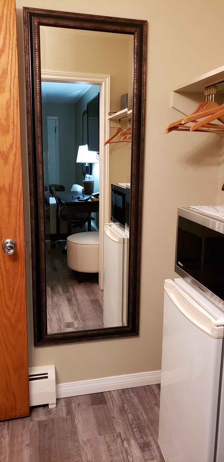 Country Rose Inn | 111 Railway Ave W, Rosetown, SK S0L 2V0, Canada | Phone: (306) 882-3093
