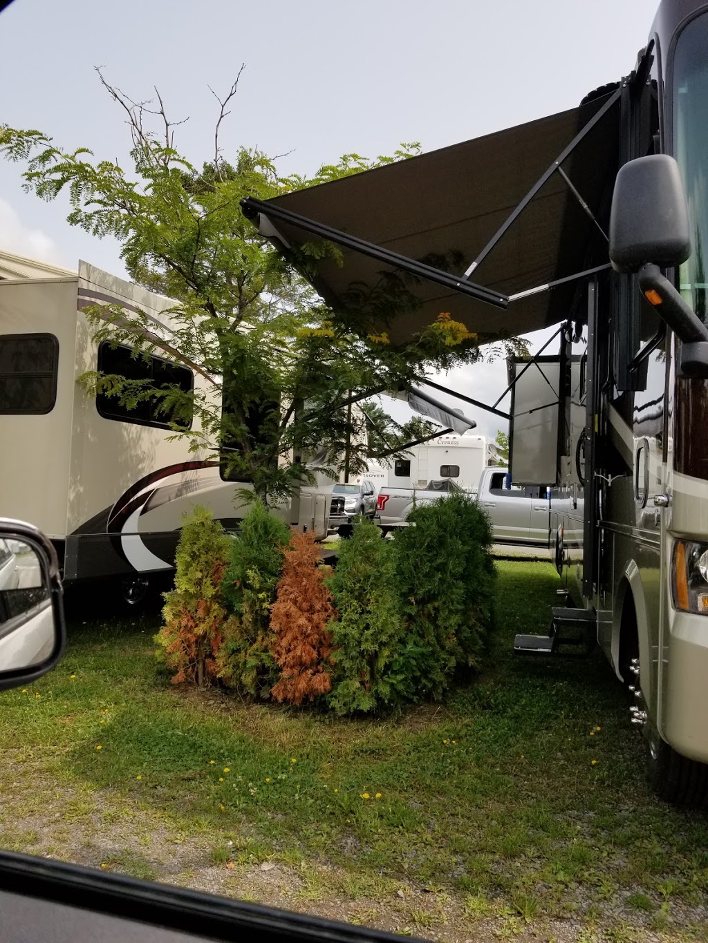 Camping Domaine du Lac Cristal | 245 CH De La Grande Ligne, Saint-Rosaire, QC G0Z 1K0, Canada | Phone: (819) 752-4275