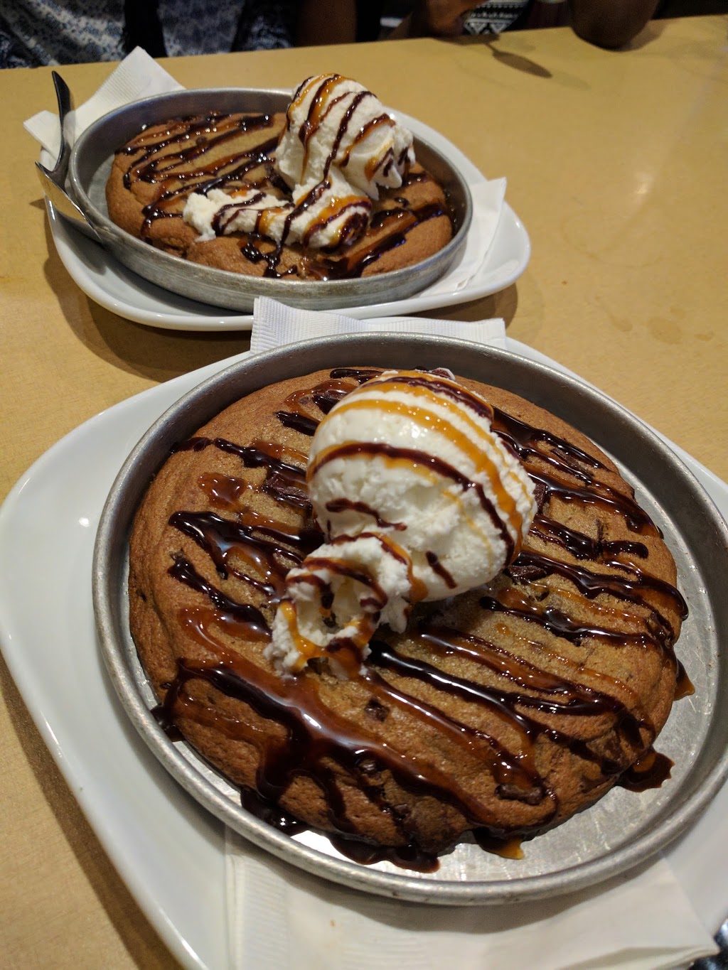 Boston Pizza | 1563 Main St W, Hamilton, ON L8S 1E6, Canada | Phone: (905) 777-1919