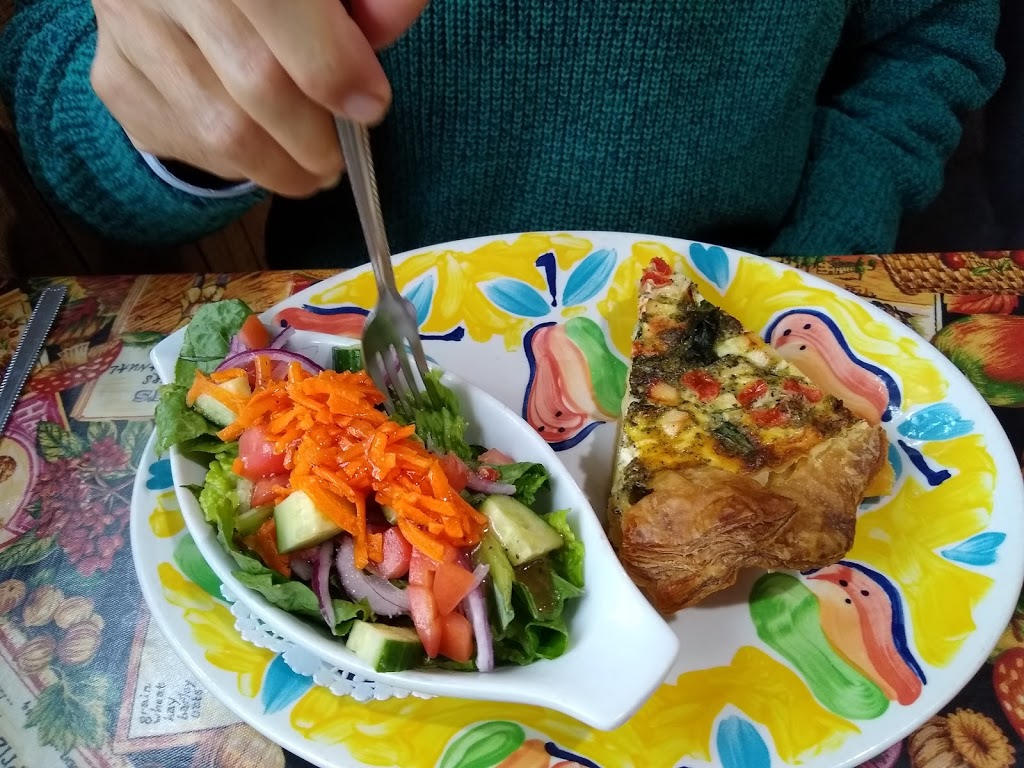 Lovesick Lake Restaurant | 4738 ON-28, Lakefield, ON K0L 2H0, Canada | Phone: (877) 654-3587