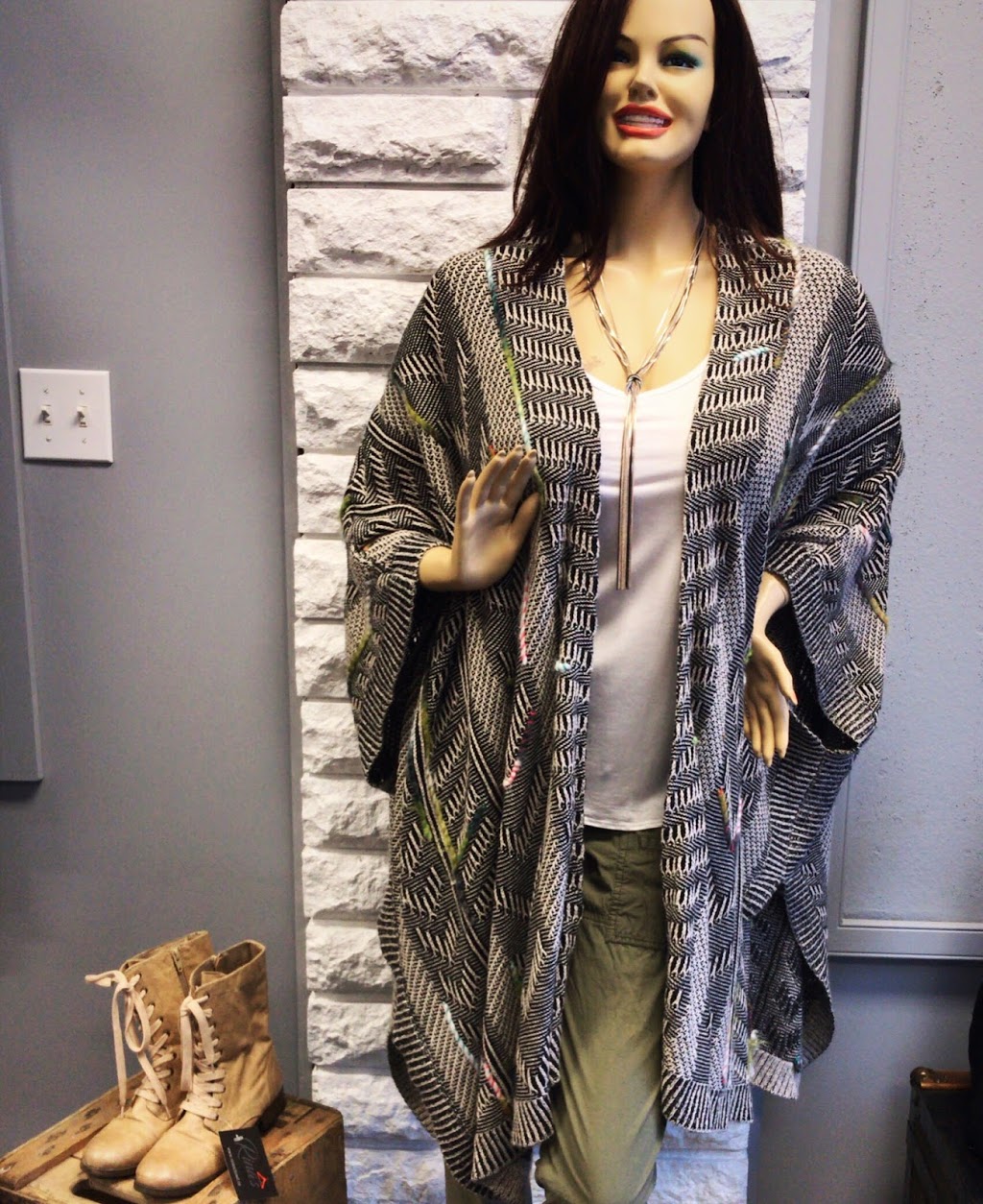 Rina’s Closet | 600 Memorial Drive unit A and B, Winkler, MB R6W 0M6, Canada | Phone: (204) 325-1222