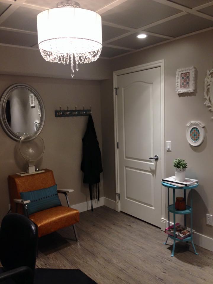 Mane Place | 125 Westmount Rd, Okotoks, AB T1S 2J5, Canada | Phone: (403) 870-4393
