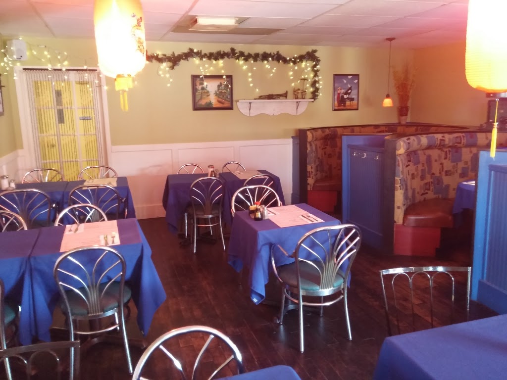Lotus Blanc Vietnamien | 1564 Rue Denault, Sherbrooke, QC J1H 2R2, Canada | Phone: (819) 566-6212