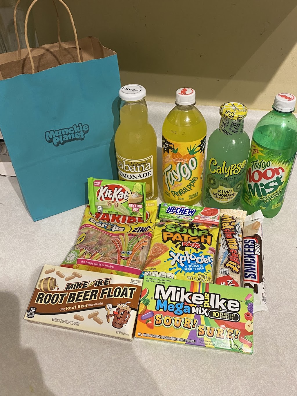 Munchie Planet | 2951 Green Rd #112, Duncan, BC V9L 0B8, Canada | Phone: (250) 597-3009