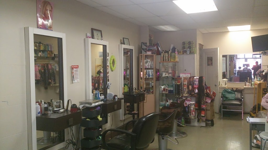 Salon De Coiffure Chantilly | 3225 3225 A Ontario E, Montréal, QC H1W 1P3, Canada | Phone: (514) 523-5322