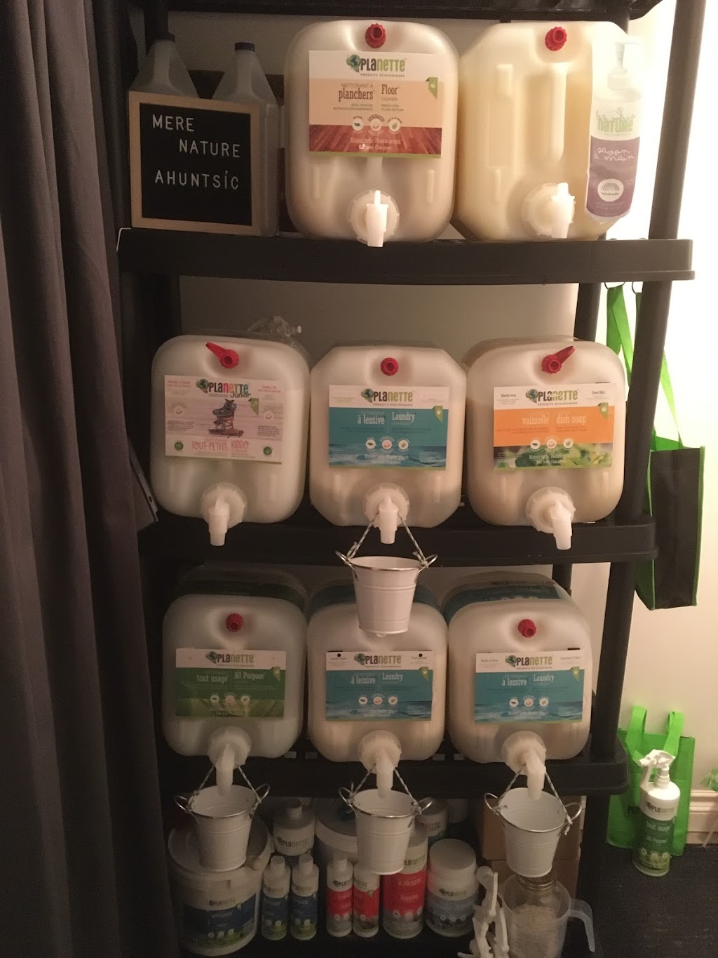 Mère nature - Montréal, Ahuntsic | 10755 Rue Sackville, Montréal, QC H2B 2X2, Canada | Phone: (514) 916-9891