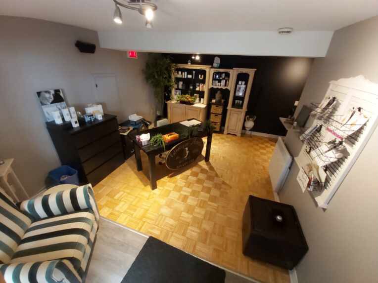 Esthétique Angela du Village | 338B Chem. Lakeshore, Pointe-Claire, QC H9S 4L7, Canada | Phone: (514) 694-3388