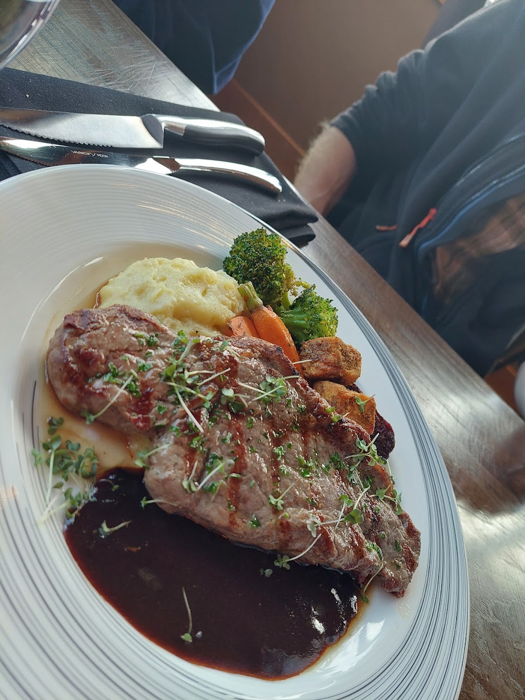 Chimney Corner Lounge | Improvement District No. 9, AB T0L 2C0, Canada | Phone: (403) 762-7890 ext. 1109