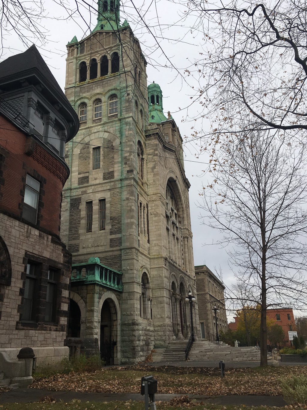 Paroisse catholique Saint-Charles | church | 2111 Rue Centre, Montréal, QC H3K 1J5, Canada | 5149325335 OR +1 514-932-5335