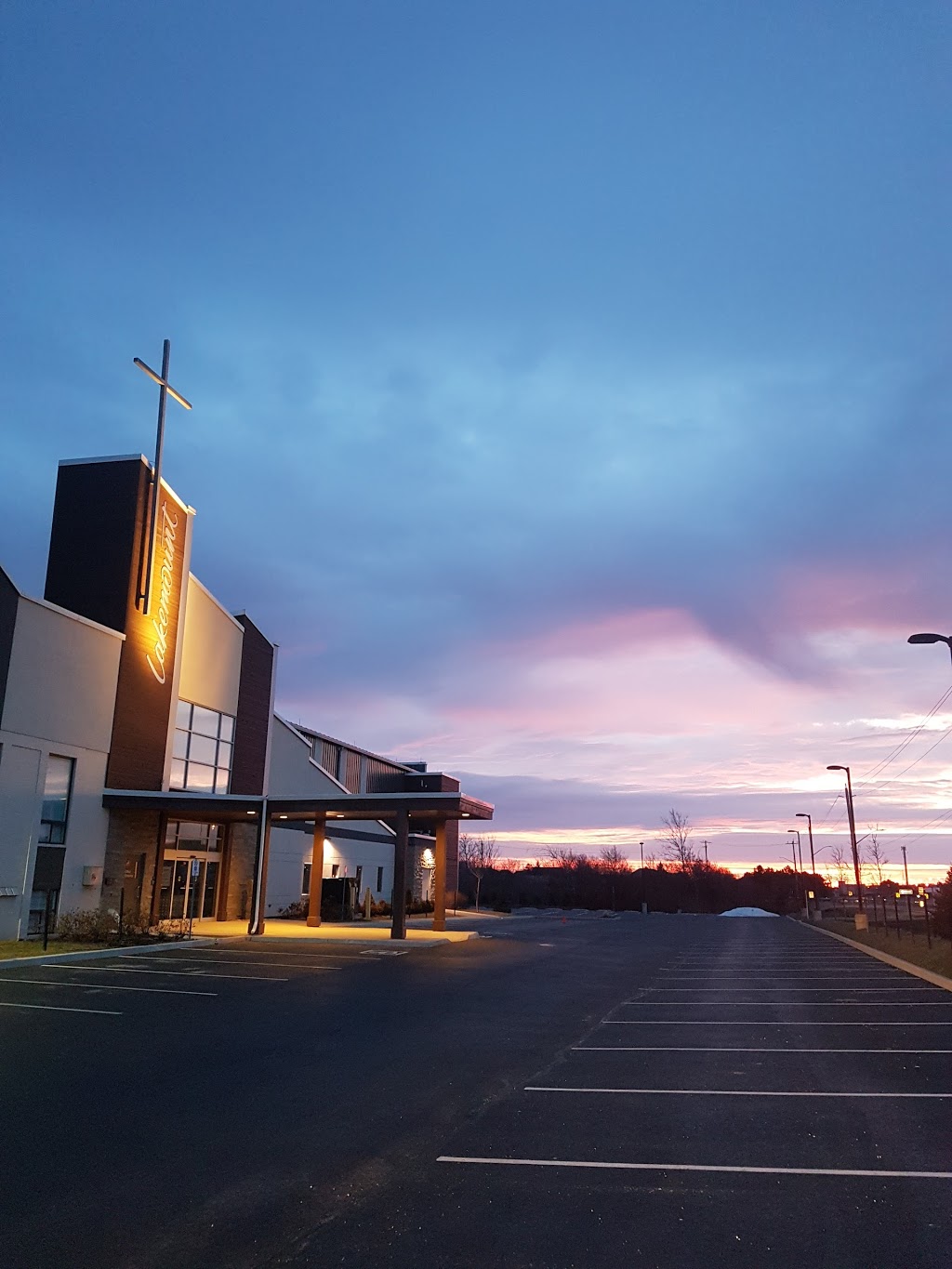 Lakemount Worship Centre | 54 N Service Rd, Grimsby, ON L3M 1Y8, Canada | Phone: (905) 945-8888