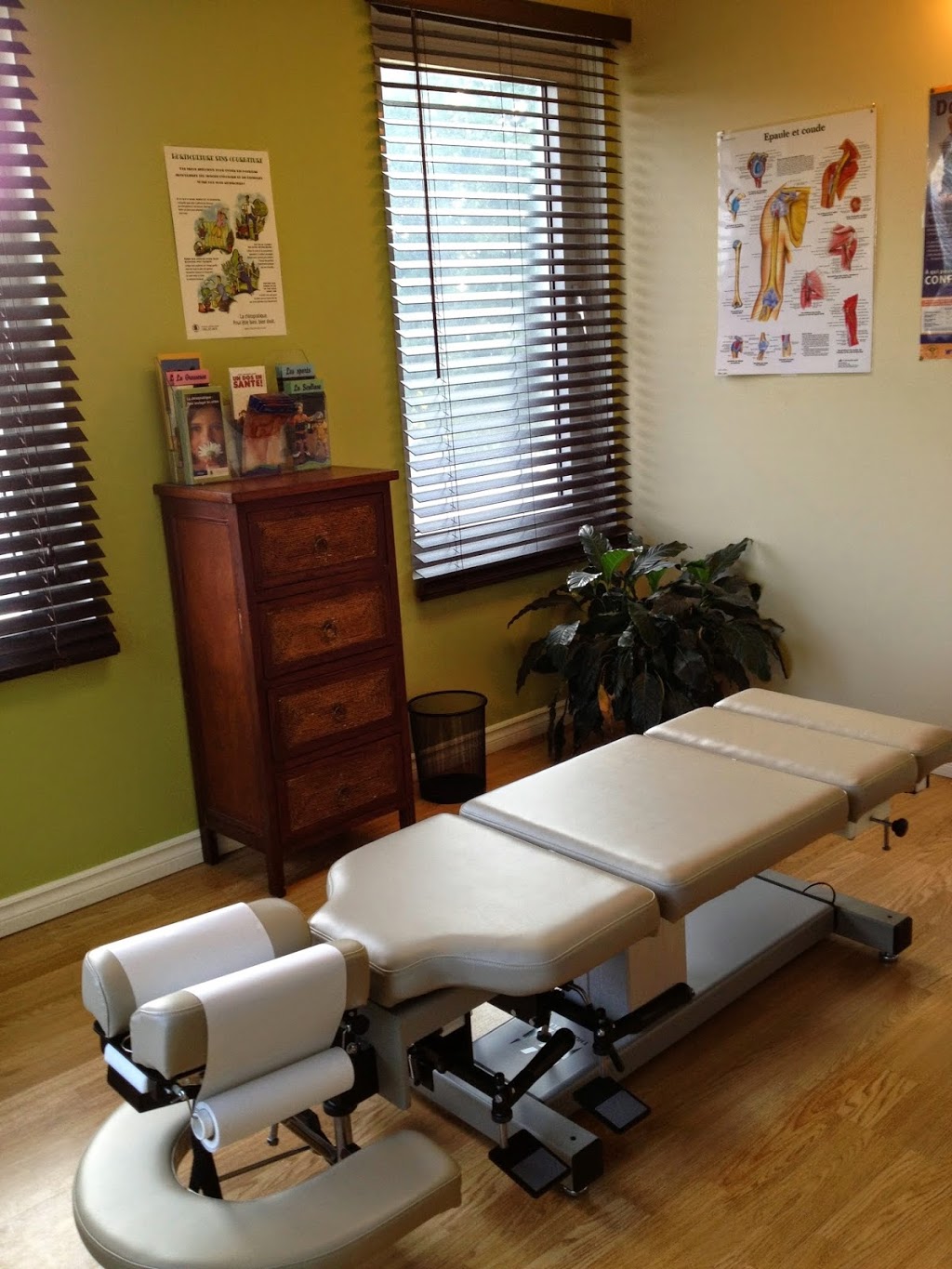 Clinique Accès Chiropratique | 504 Rue Notre-Dame suite 2400, Repentigny, QC J6A 2T8, Canada | Phone: (450) 841-0774