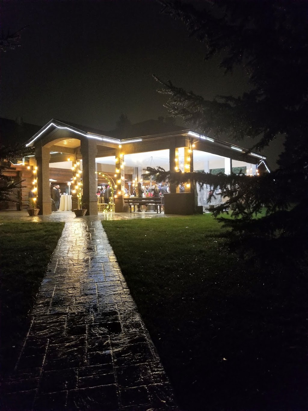 The Country Lodge | 17515 127 St NW, Edmonton, AB T6V 1B1, Canada | Phone: (780) 475-9366