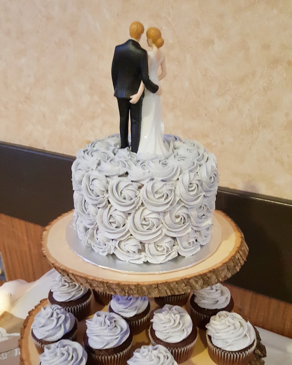 Cakes N Confections | 42 Arundel Rd, Winnipeg, MB R2J 2K9, Canada | Phone: (204) 588-2088