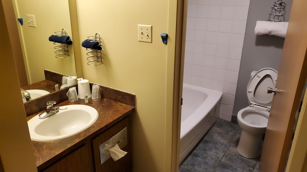 Vulcan Country Inn | 110 Centre St, Vulcan, AB T0L 2B0, Canada | Phone: (403) 485-2281