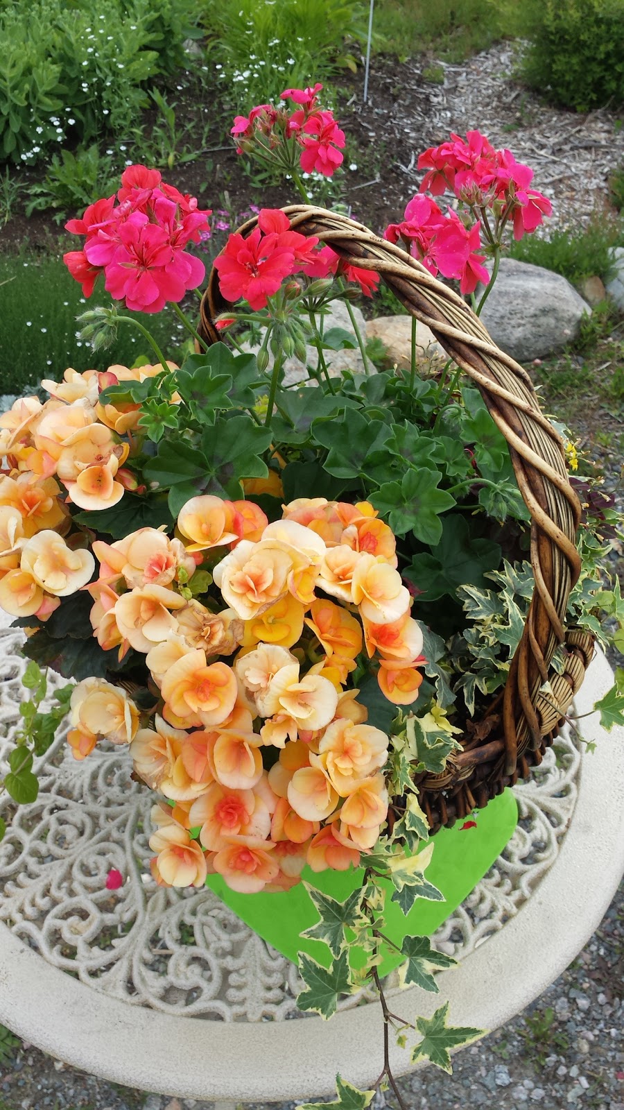 La Halte Aux Fleurs | 1326 QC-323, Amherst, QC J0T 2L0, Canada | Phone: (819) 341-1326