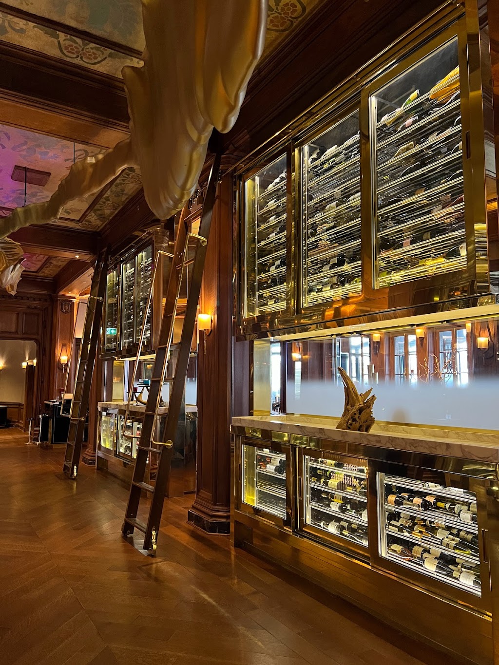 Champlain | 1 Rue des Carrières, Québec, QC G1R 4P5, Canada | Phone: (418) 692-3861