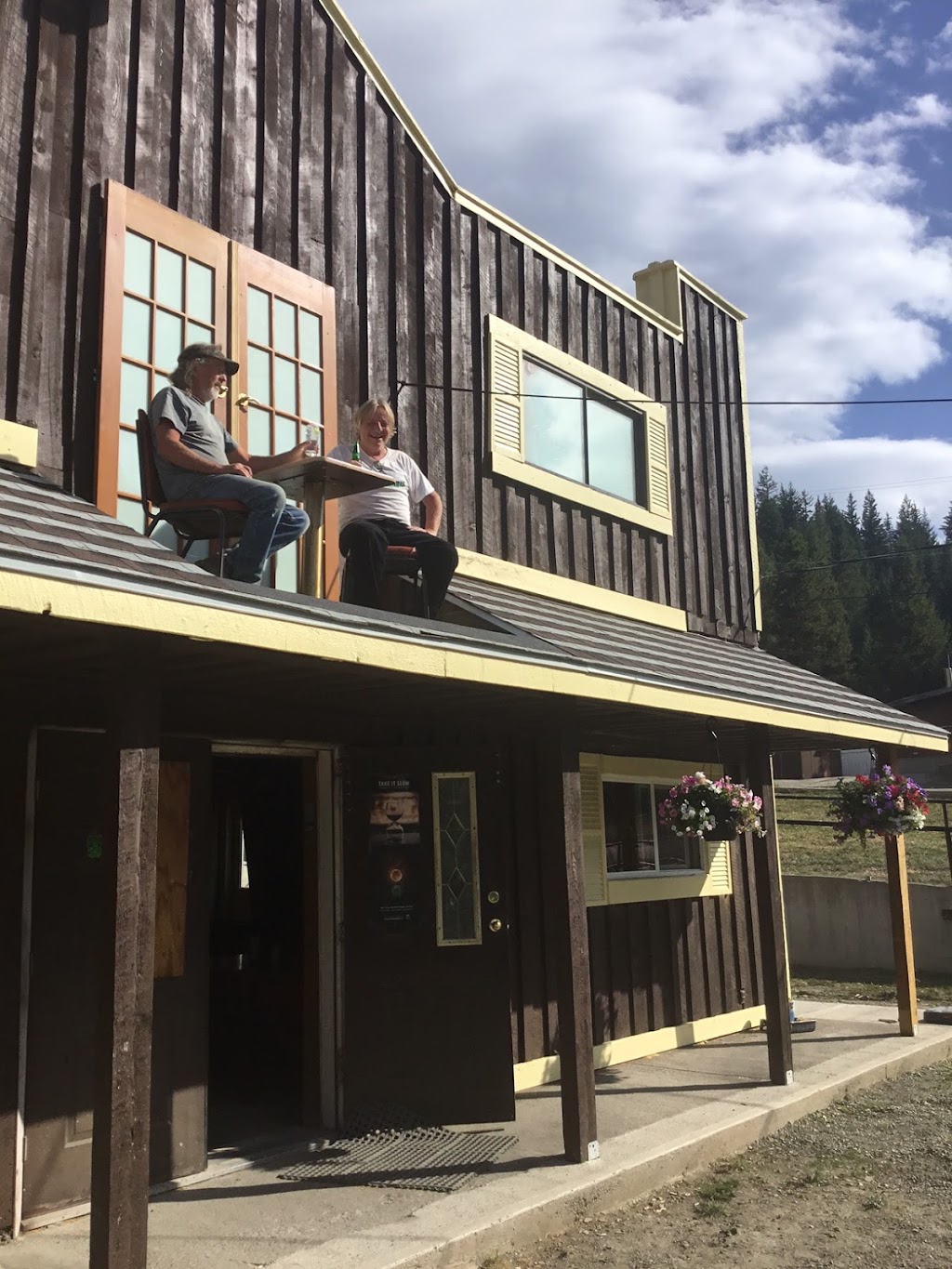 Gold Bridge Hotel | 6 Fergusson Ave, Gold Bridge, BC V0K 1P0, Canada | Phone: (250) 238-2343