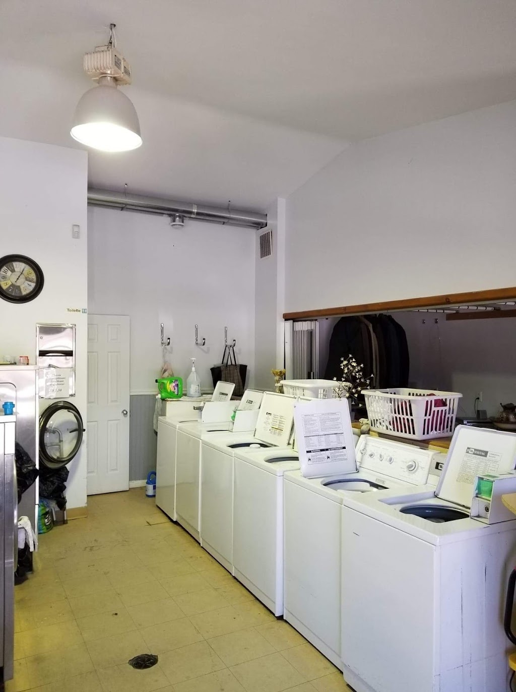 Buanderie lavallée | 9 Av. Lanning, Saint-Sauveur, QC J0R 1R6, Canada | Phone: (450) 340-1474