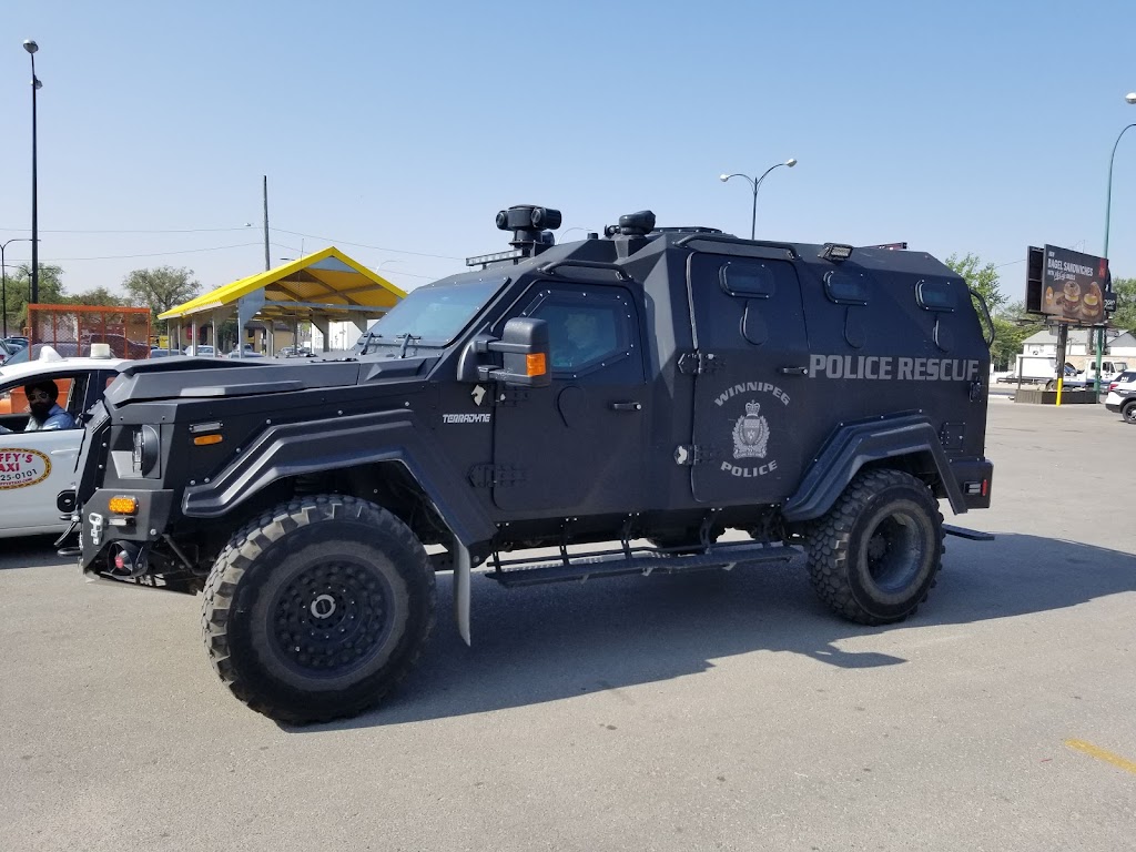 Master Towing | 725 McCalman Ave, Winnipeg, MB R2L 1G8, Canada | Phone: (204) 995-5757